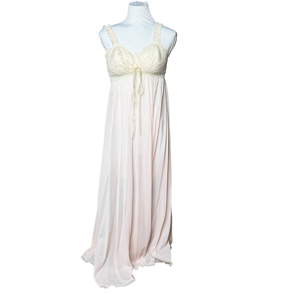 Olga Vintage nightgown 70s size 36 baby pink lace damage